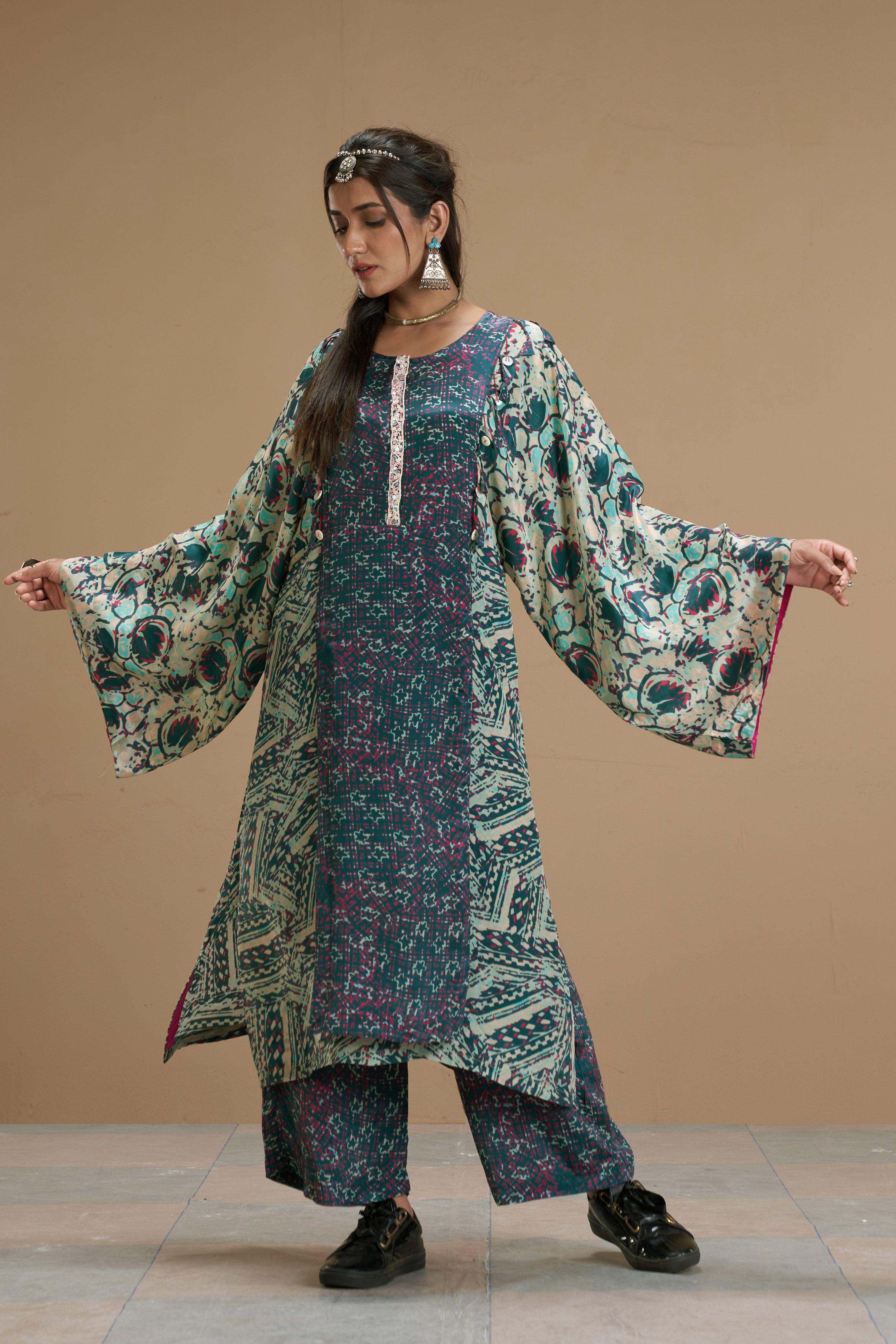 Taabir Panelled Kurta Set