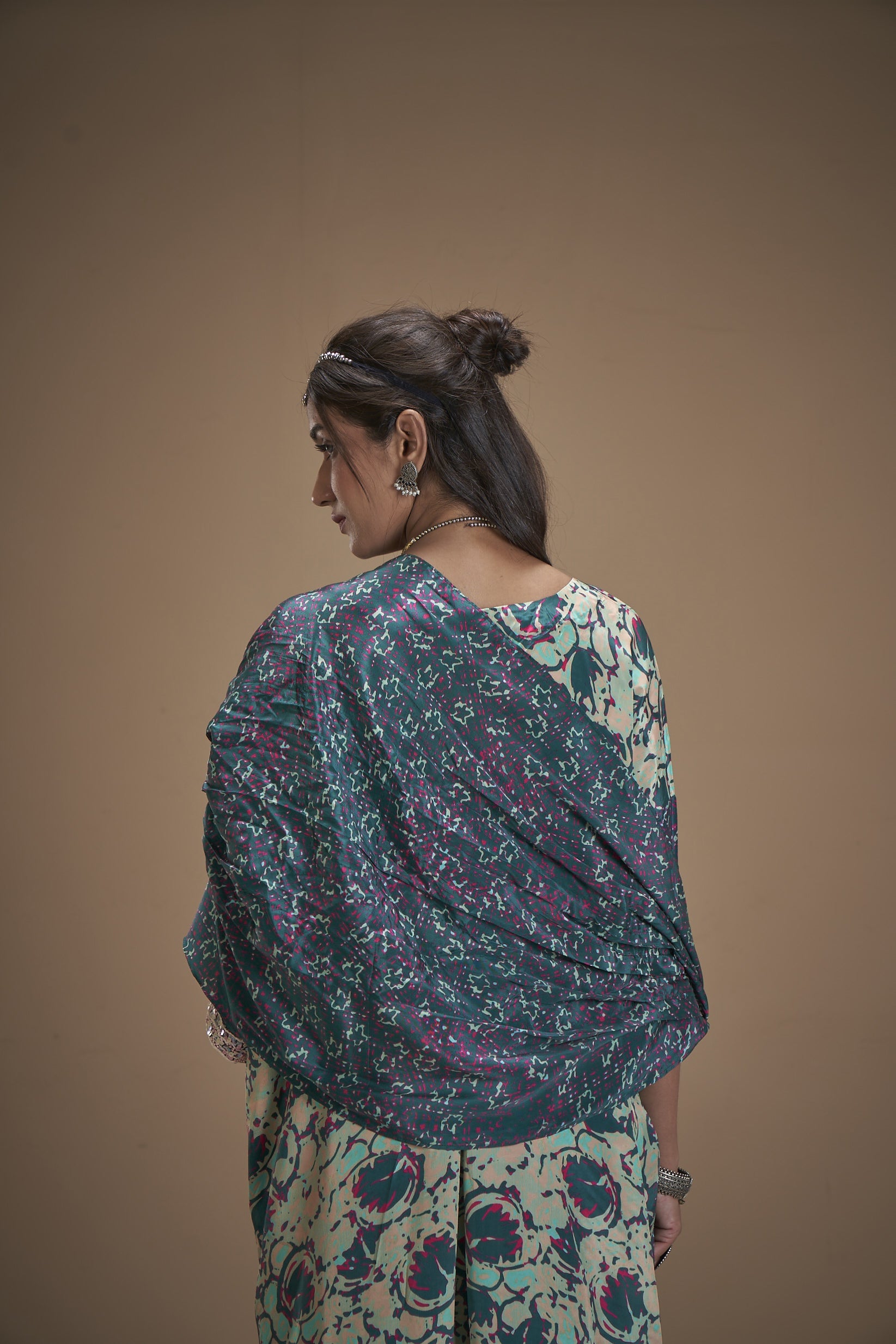 Taabir Pleated Stole