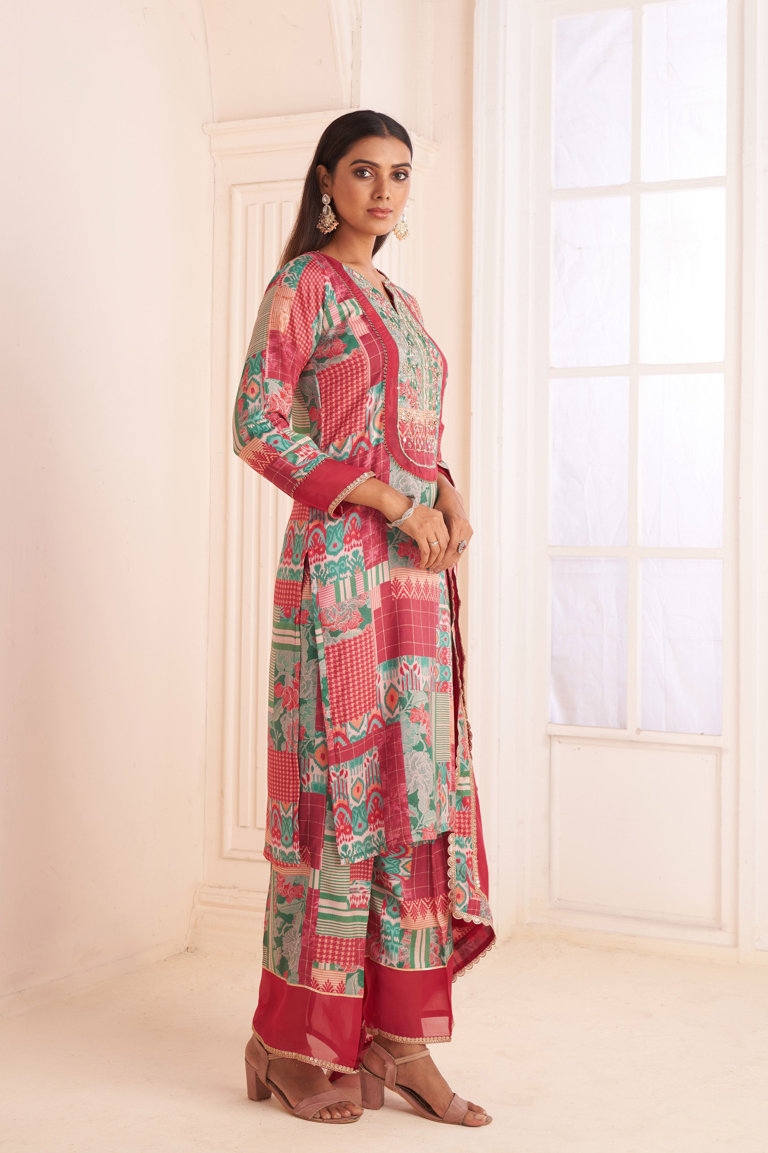 Green abstract print & embroidered kurta set