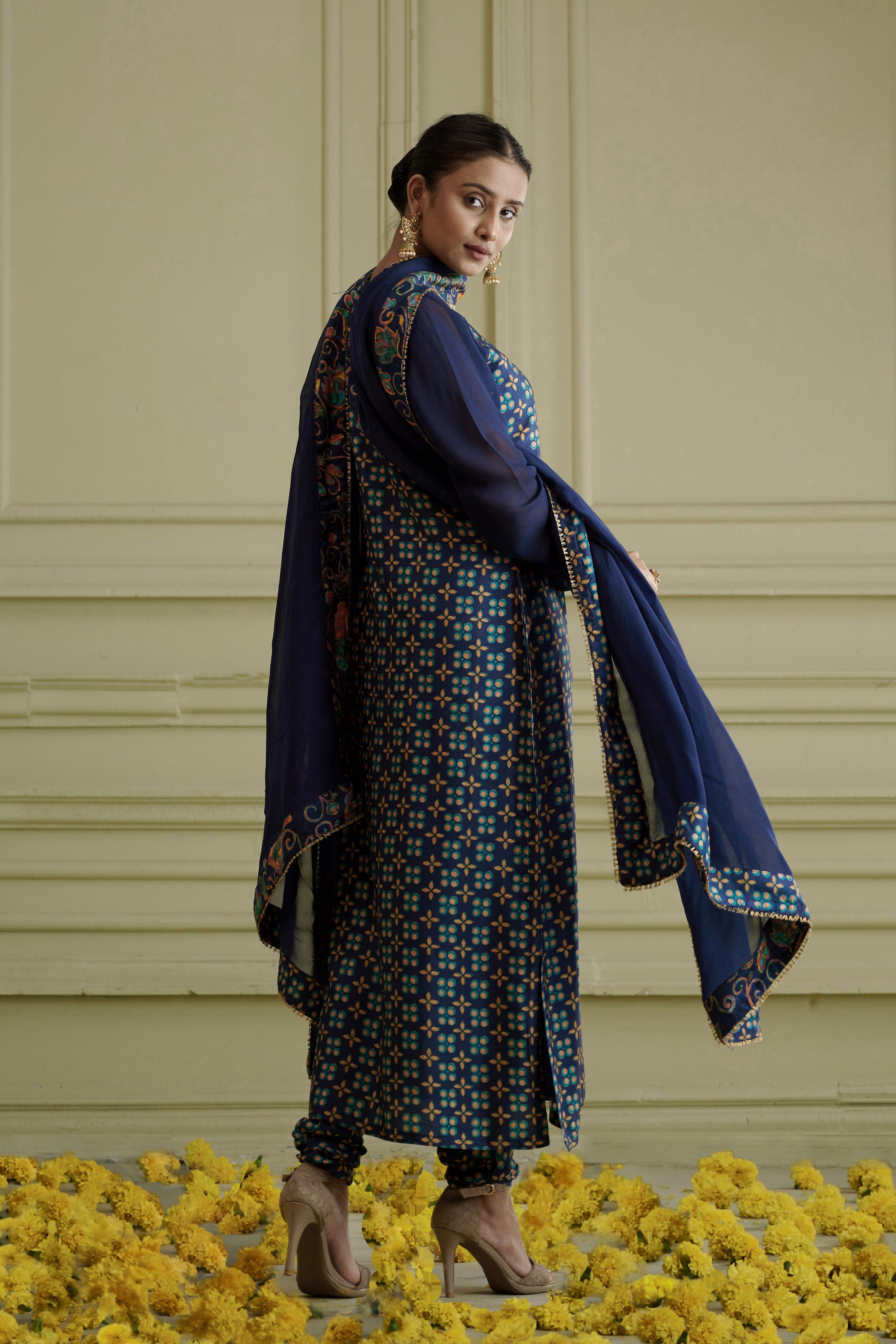 Maaya Straight Kurta Set