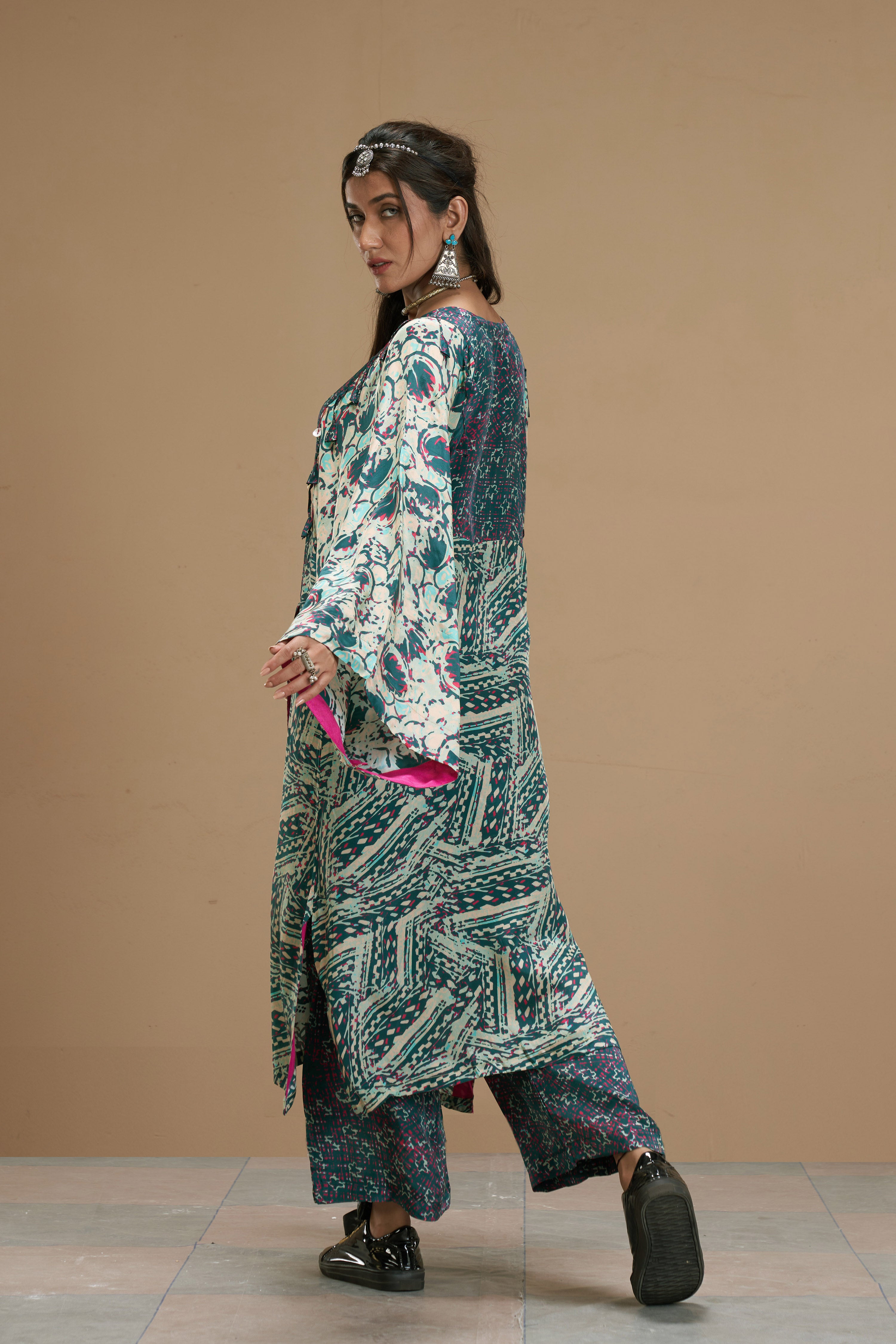 Taabir Panelled Kurta Set