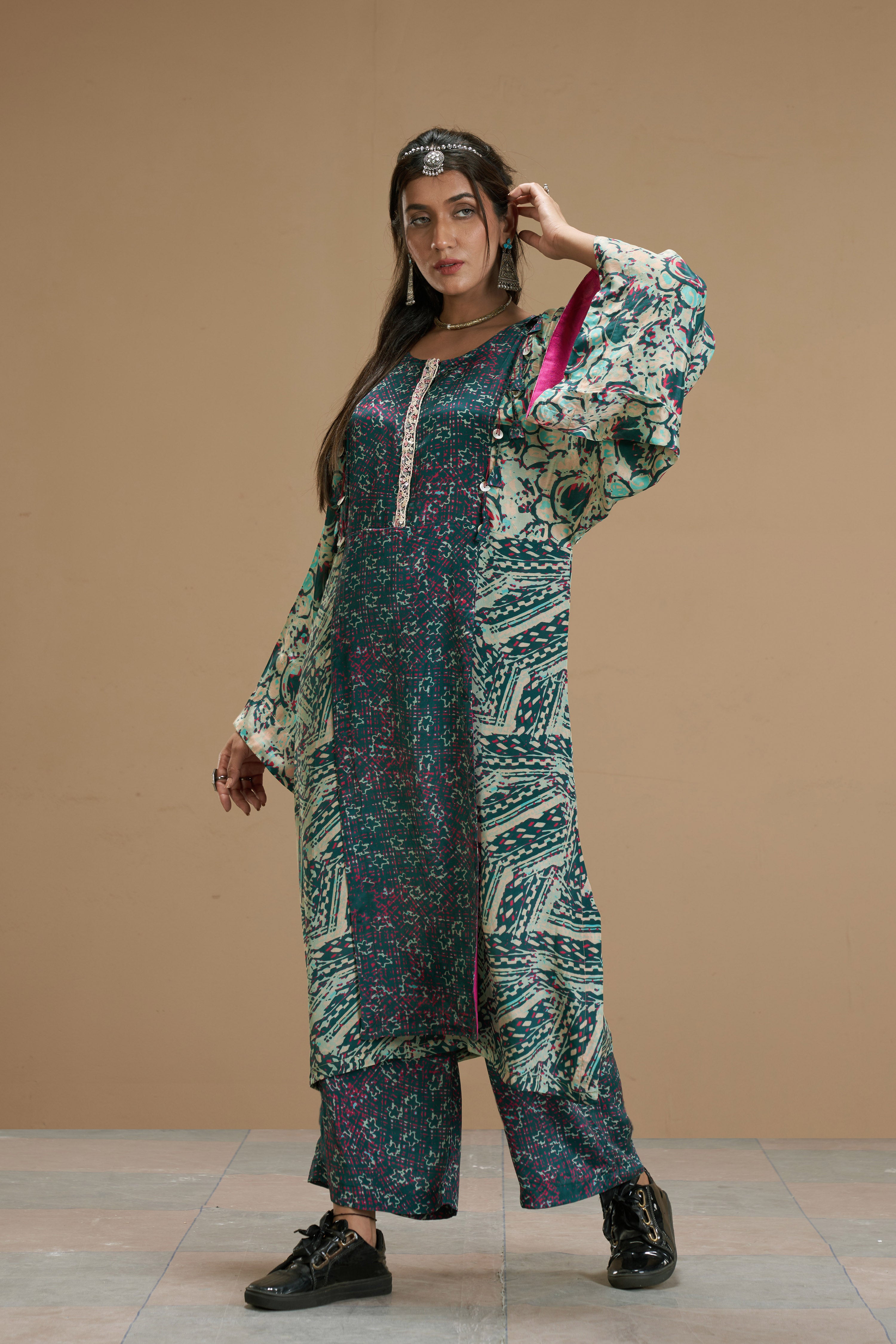 Taabir Panelled Kurta Set
