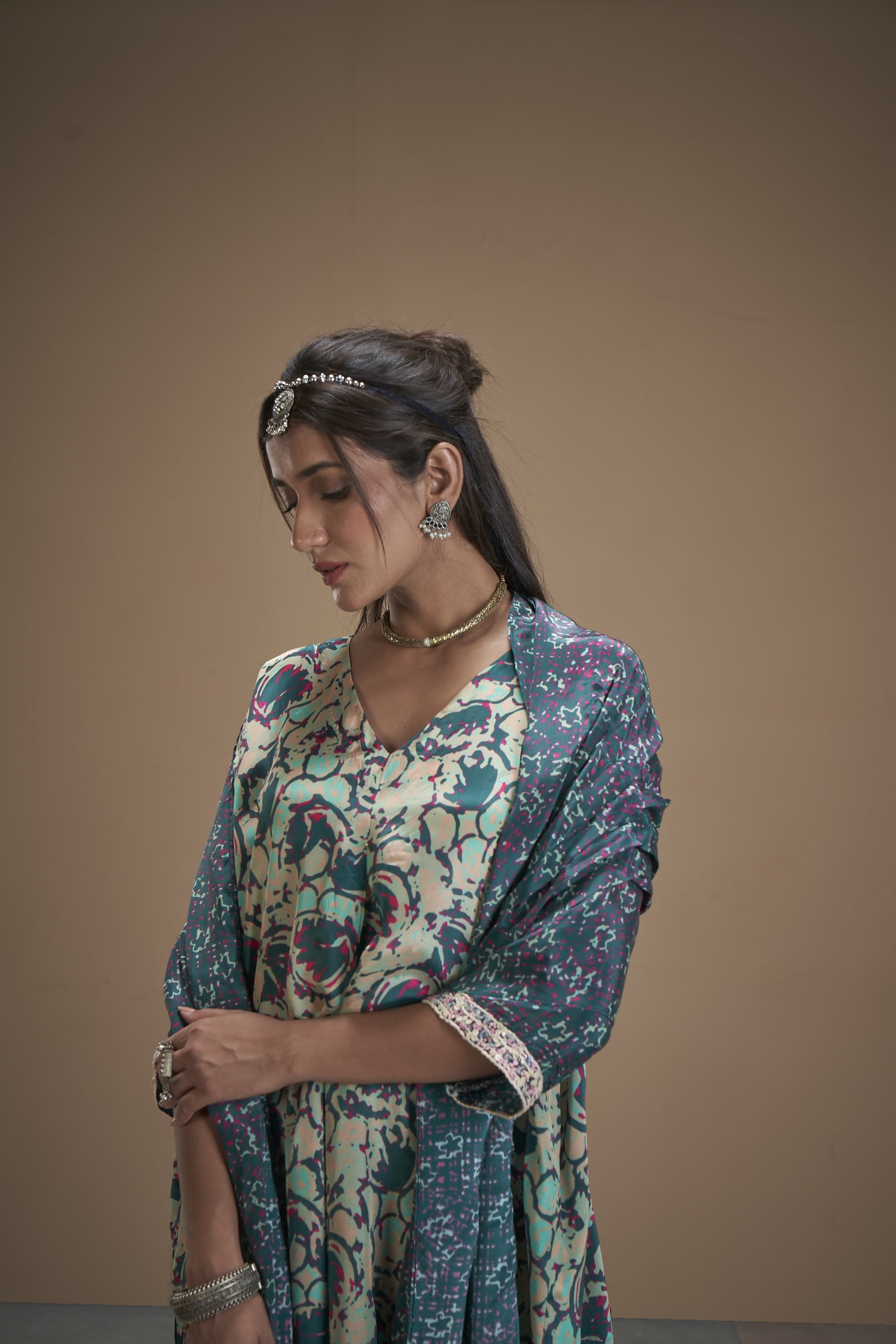 Taabir Pleated Stole